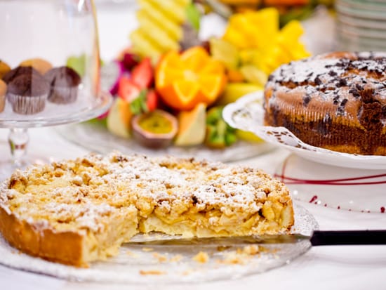 freisinger-hof-restaurant-fruehstueck-kuchen-01.jpg