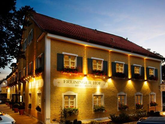 freisinger-hof-restaurant-fassade-parkplatz-05.jpg