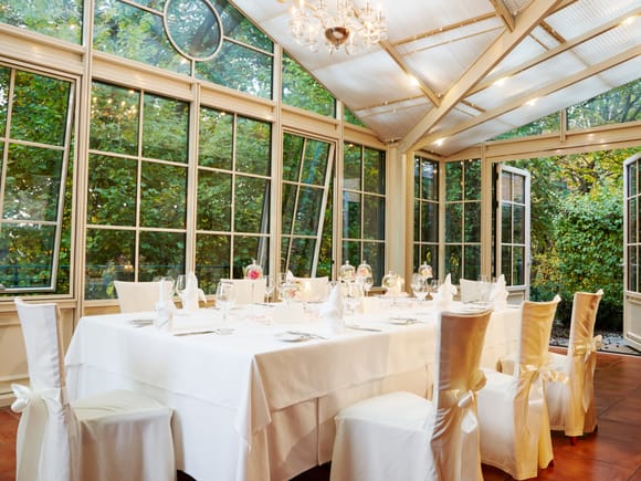 freisinger-hof-hotel-wintergarten-tafel-03.jpg