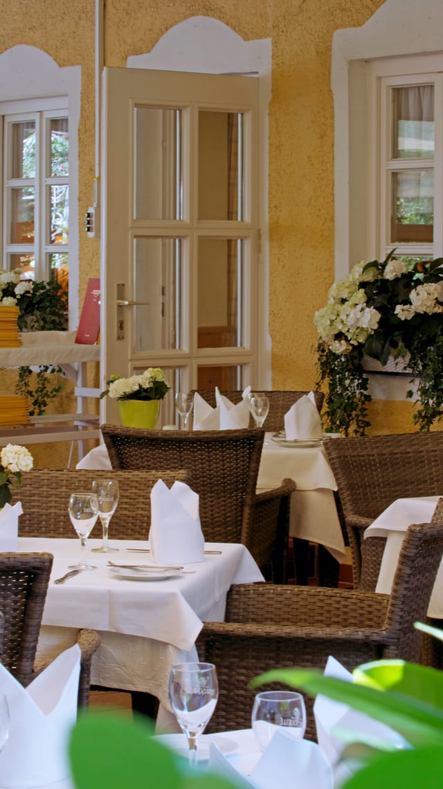 freisinger-hof-restaurant-gastgarten-wintergarten-01.jpg